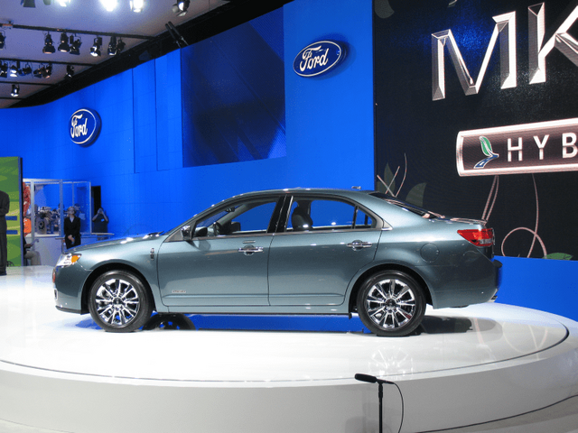 2011 Lincoln MKZ Hybrid003.png