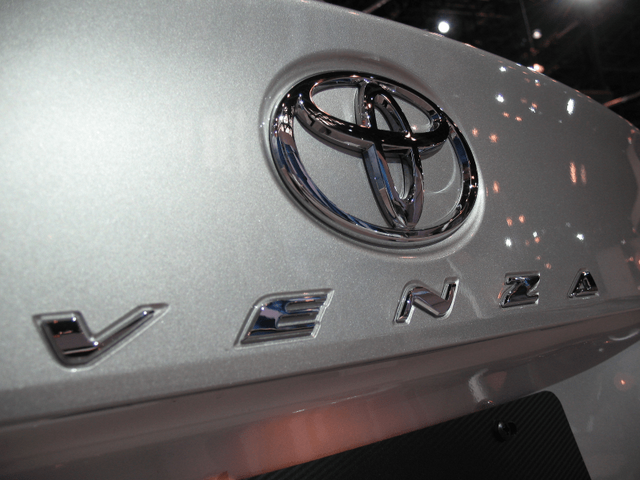 2010 Toyota Venza badge