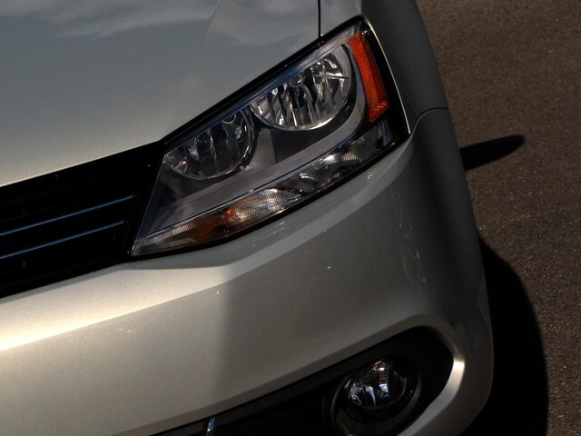 2011 Volkswagen Jetta headlight 
