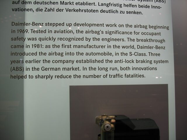 Slight mistake at the Mercedes Benz museum regarding airbags