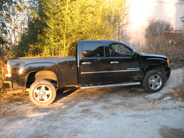 2011 GMC Sierra Denali 2500 HD Driver Side Profile Outdoors