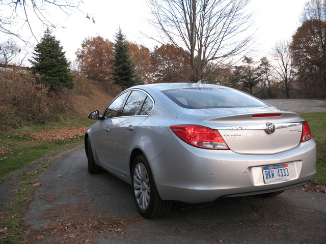 2011 Buick Regal CXL 010.png