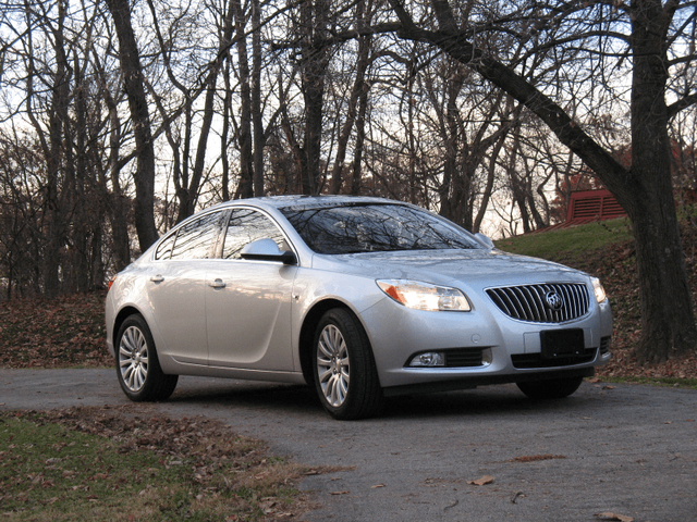 2011 Buick Regal CXL 002.png