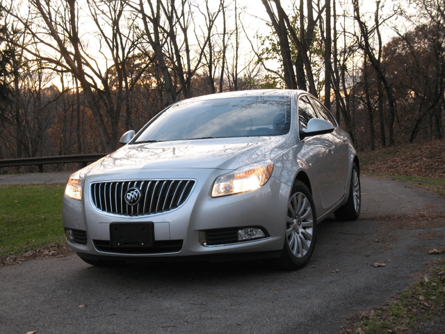 2011 Buick Regal CXL 006.png