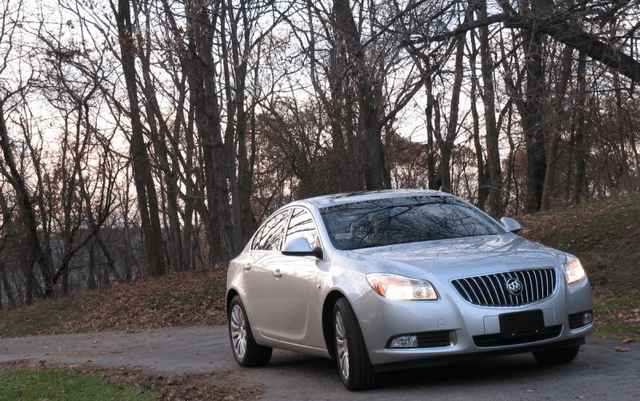 2011 Buick Regal CXL 005.png