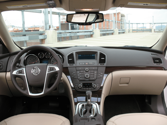 2011 Buick Regal CXL 030.png