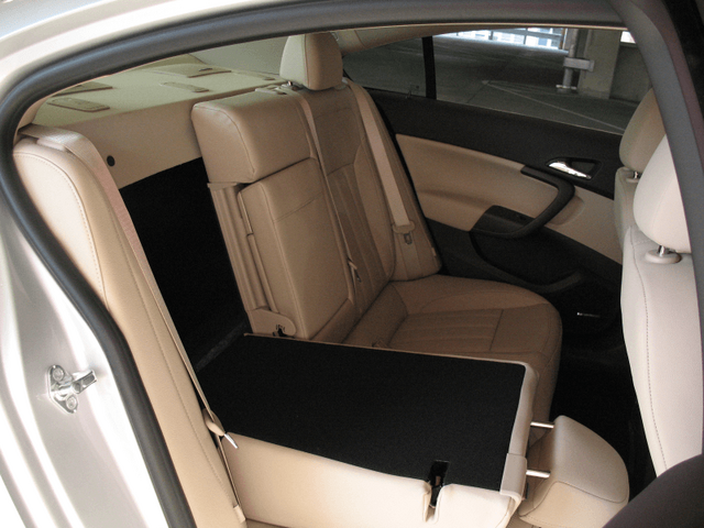 2011 Buick Regal CXL 020.png