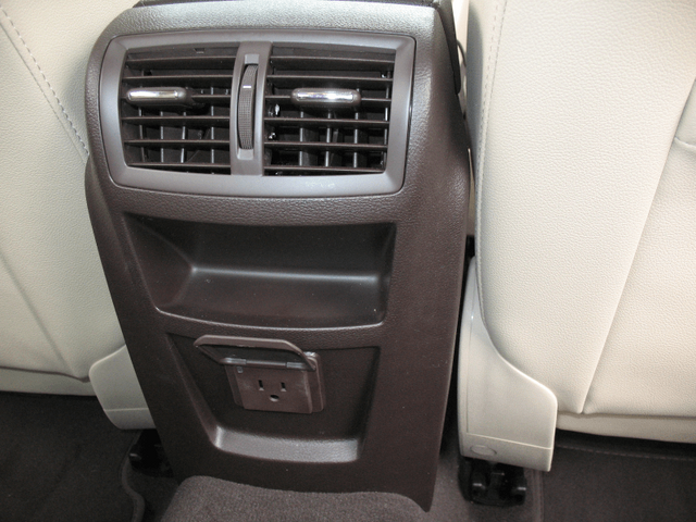 2011 Buick Regal CXL 027.png