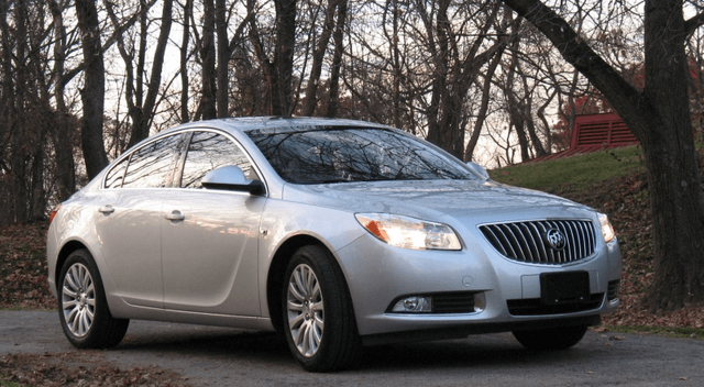 2011 Buick Regal CXL 003.png
