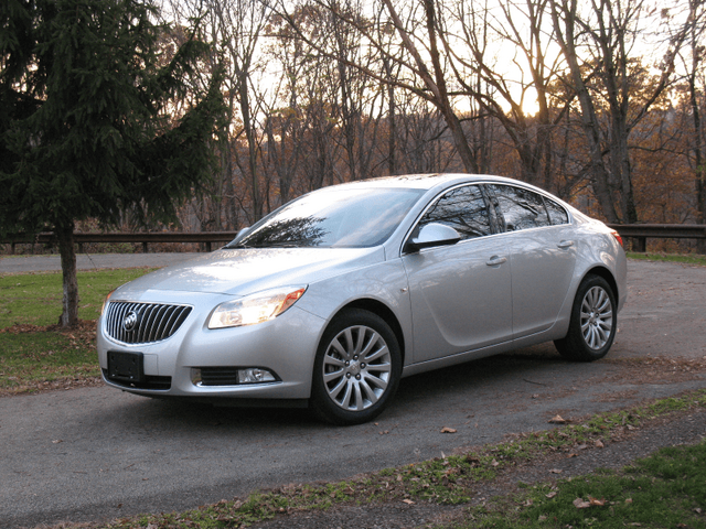 2011 Buick Regal CXL 008.png