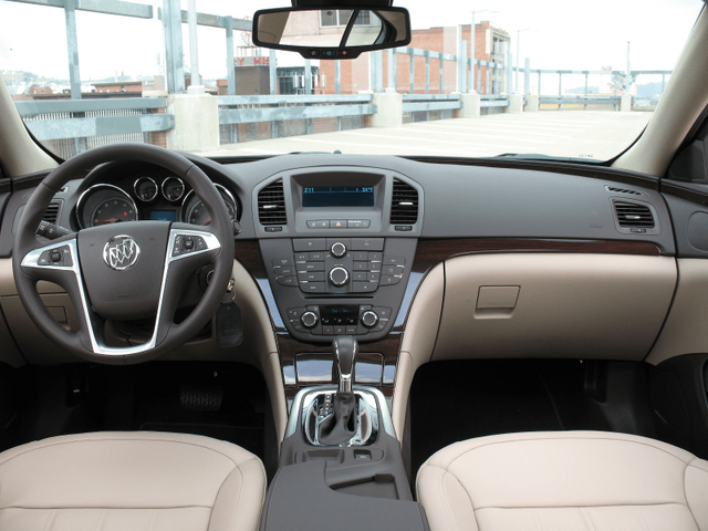 2011 Buick Regal CXL 031.png
