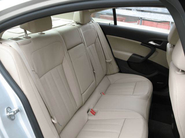 2011 Buick Regal CXL 024.png