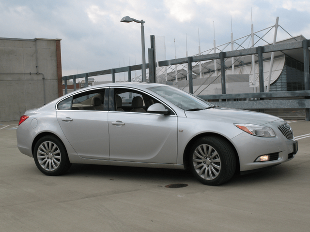 2011 Buick Regal CXL 022.png