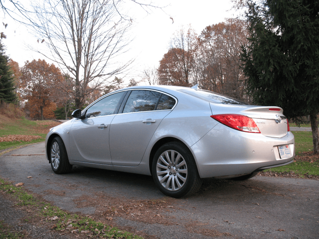 2011 Buick Regal CXL 009.png
