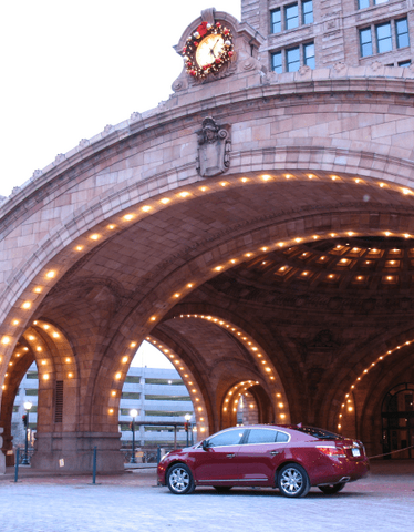 2010 Buick Lacrosse CXS 066.png