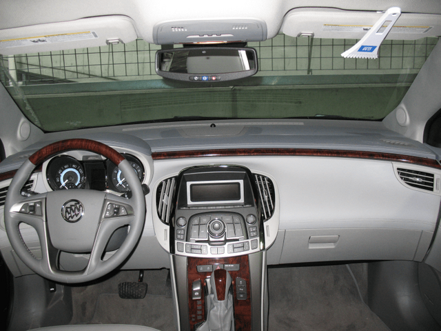 2010 Buick Lacrosse CXS 078.png
