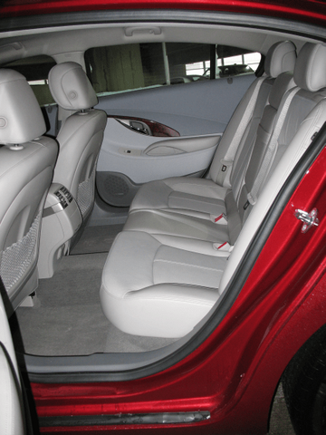 2010 Buick Lacrosse CXS 077.png