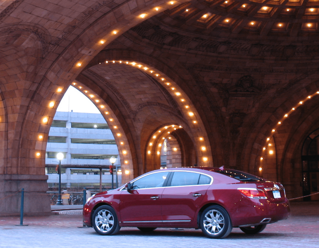 2010 Buick Lacrosse CXS 081.png