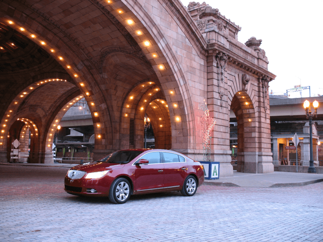 2010 Buick Lacrosse CXS 063.png