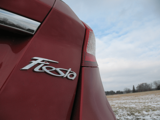 2011 Ford Fiesta 036.png