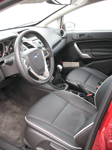 2011 Ford Fiesta 035.png