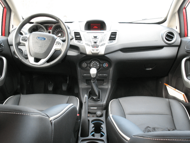 2011 Ford Fiesta 026.png