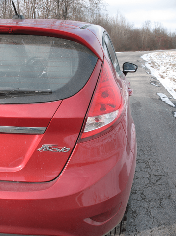 2011 Ford Fiesta 025.png