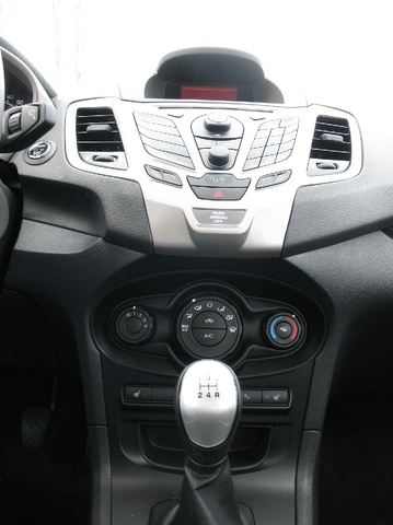 2011 Ford Fiesta 032.png