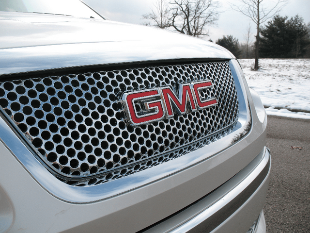 2011 GMC Acadia Denali — Front Grille