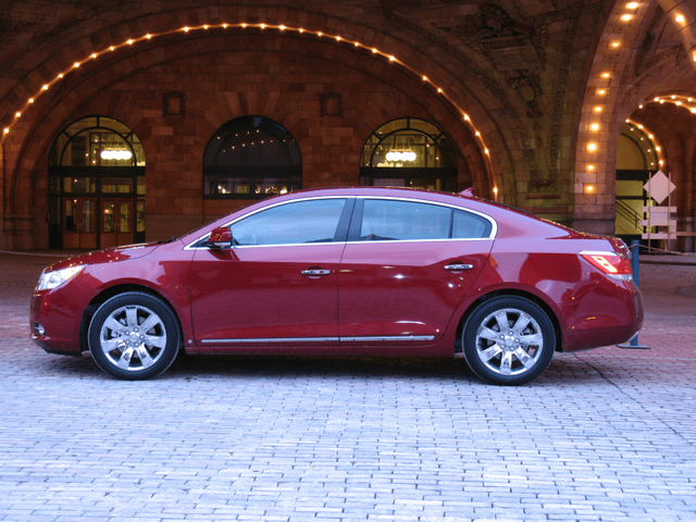 2010 Buick Lacrosse CXS 069.png