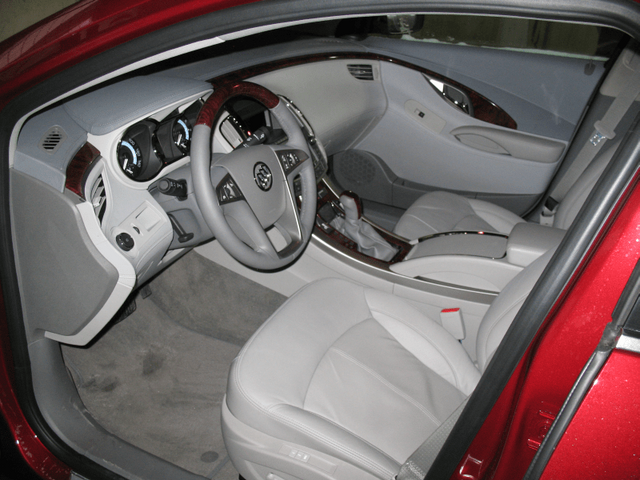 2010 Buick Lacrosse CXS 039.png