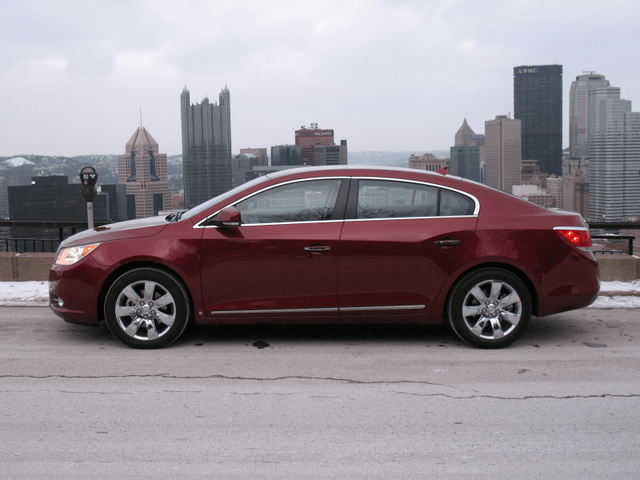 2010 Buick Lacrosse CXS 059.png