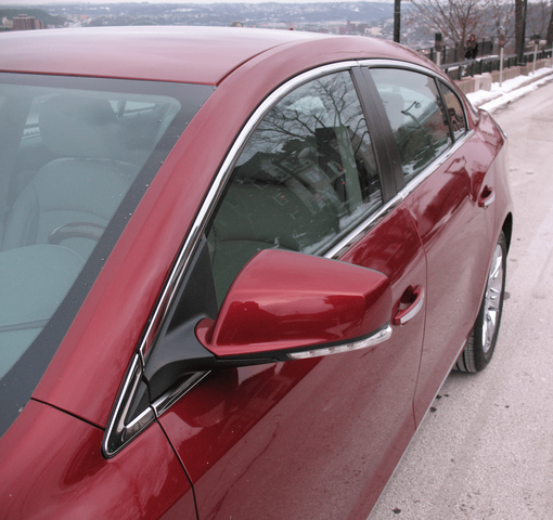 2010 Buick Lacrosse CXS 083.png