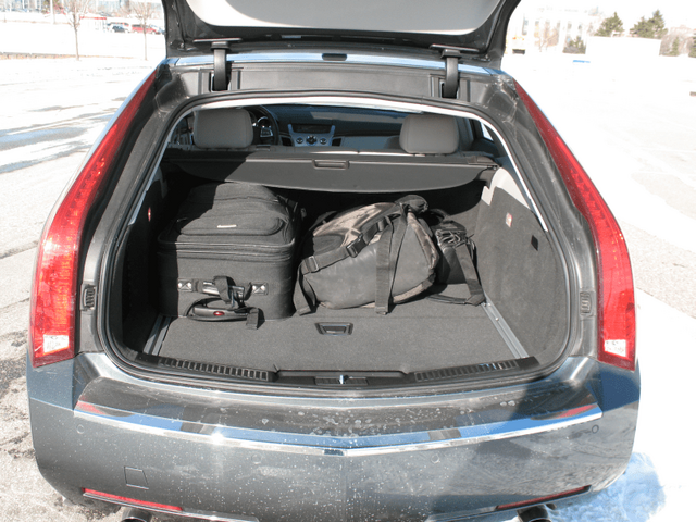 2010 Cadillac CTS Wagon 068.png