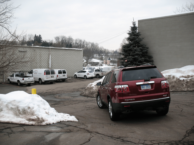 2010 GMC Acadia SLT-2 045.png