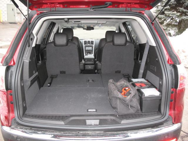 2010 GMC Acadia SLT-2 053.png