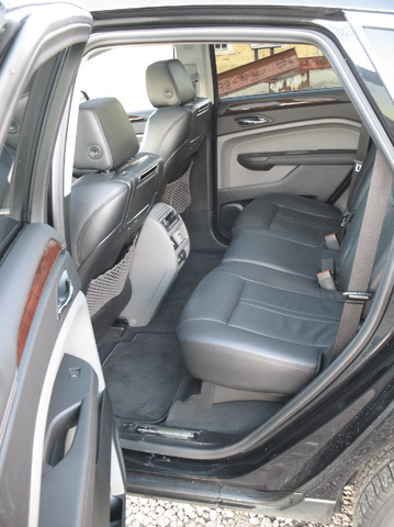 2011 Cadillac SRX Turbo 013.png