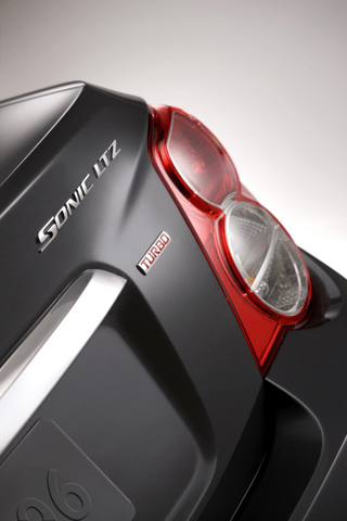 2012 Chevrolet Sonic 058.png