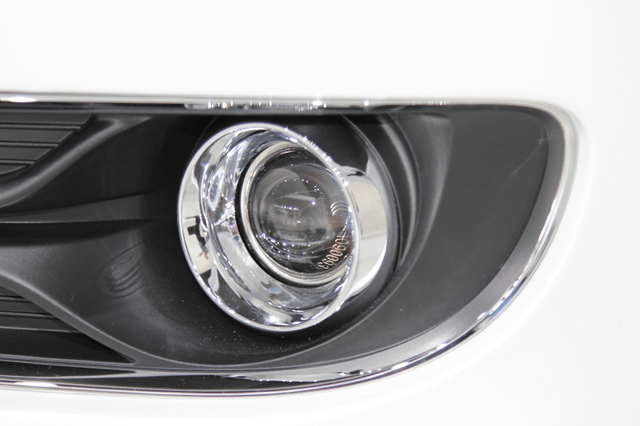 2011 Chrysler 300 chrome fog light detail in lower bumper fascia