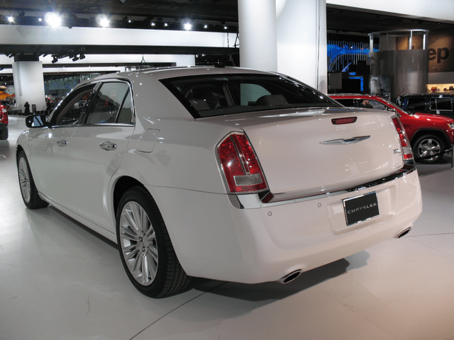 2011 Chrysler 300 roofline detail at auto show reveal