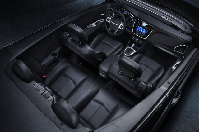 2011 Chrysler 200 Convertible 043.png