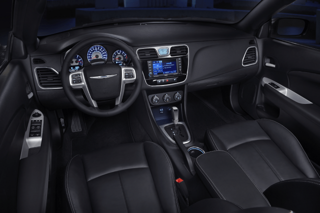 2011 Chrysler 200 Convertible 044.png