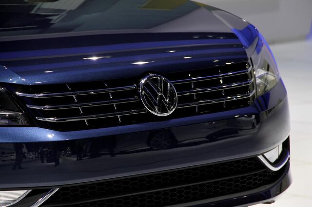 2012 Volkswagen Passat TDI front grille closeup blue auto show