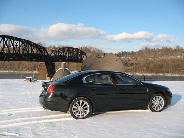 2011 Lincoln MKS AWD Ecoboost 022.png