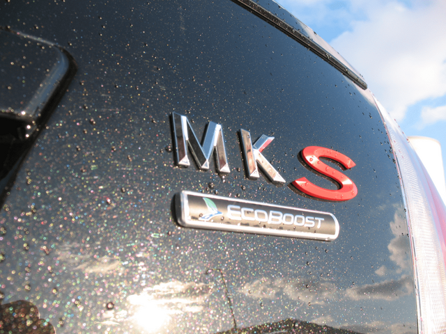 2011 Lincoln MKS AWD Ecoboost 026.png