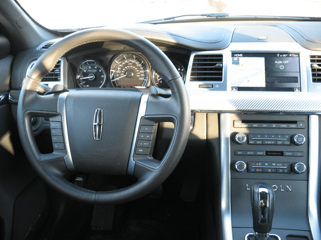 2011 Lincoln MKS AWD Ecoboost 029.png