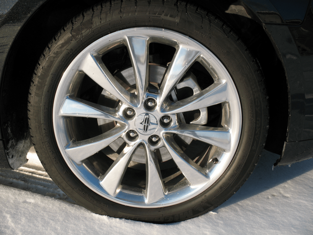 2011 Lincoln MKS AWD Ecoboost 040.png