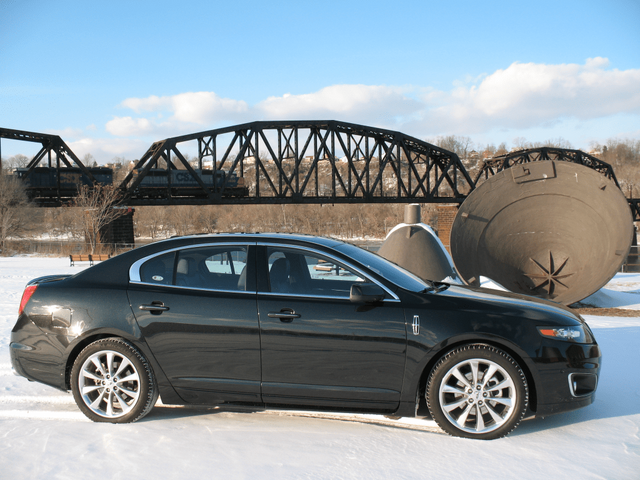 2011 Lincoln MKS AWD Ecoboost 021.png