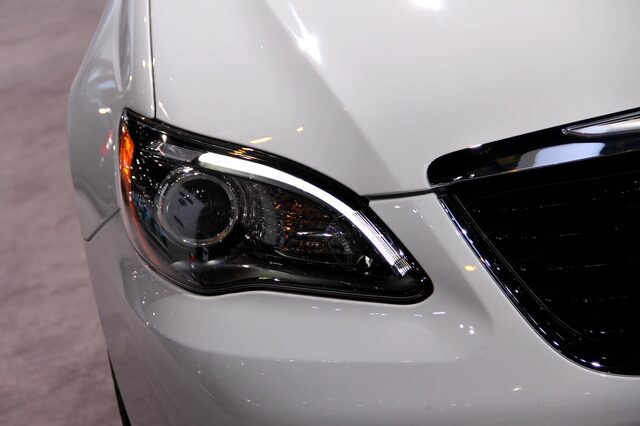 Chrysler 200 S headlight and grille close-up auto show