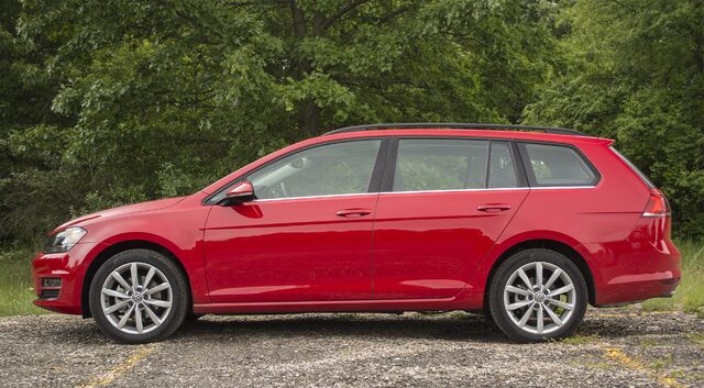 2016 Volkswagen Golf SportWagen SE Side Profile
